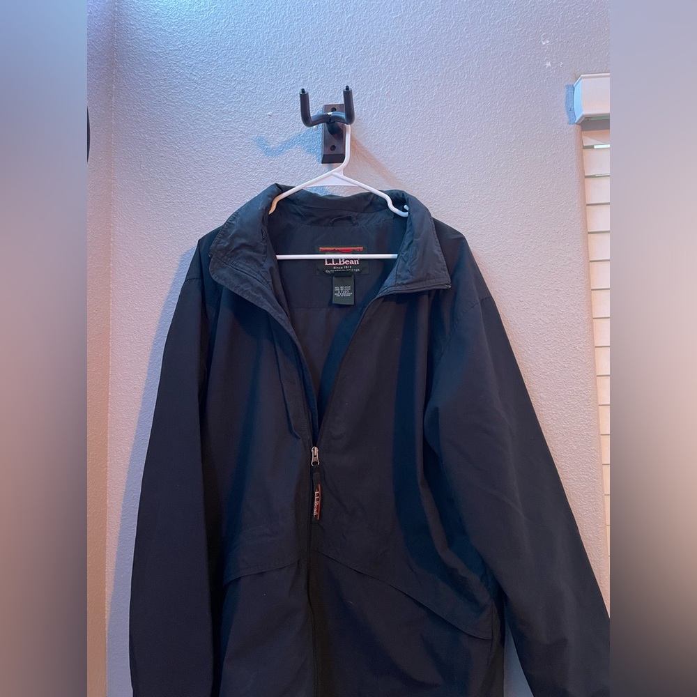 L.L. Bean Outdoor Jacket! Black Jacket, condition is good as new, L, Unisex.